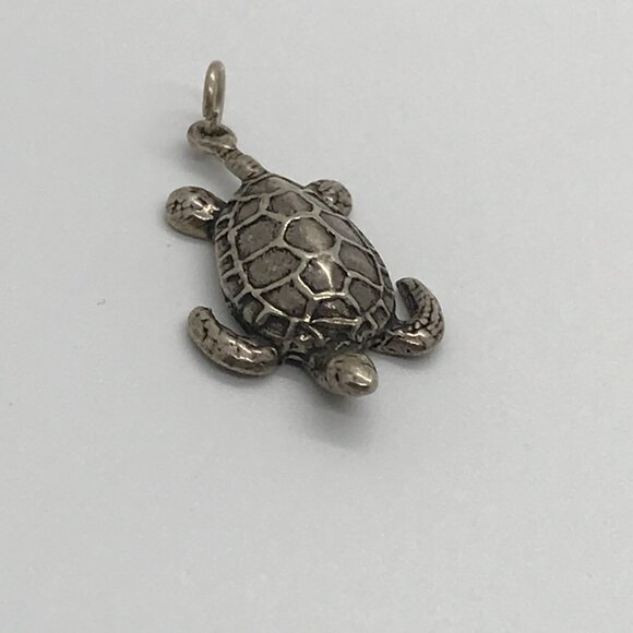 Sterling Silver Green Turtle Pendant - Picture 2 of 10